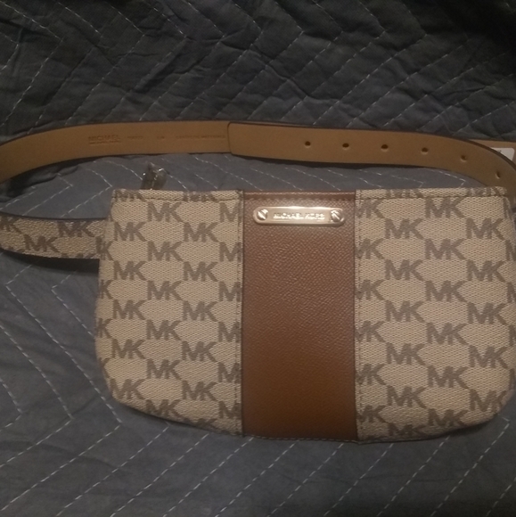 Michael Kors Handbags - NWT Michael Kors Purse